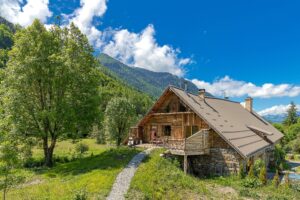 L’Écrin des Hautes Alpes, Eco-Gîte de Charme Ambiance Chalet de Montagne. À 1200m d'Altitude aux Portes du Parc National des Écrins.