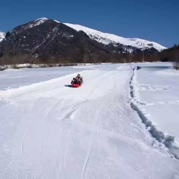 Piste de luge privative d'1 km devant votre gîte !