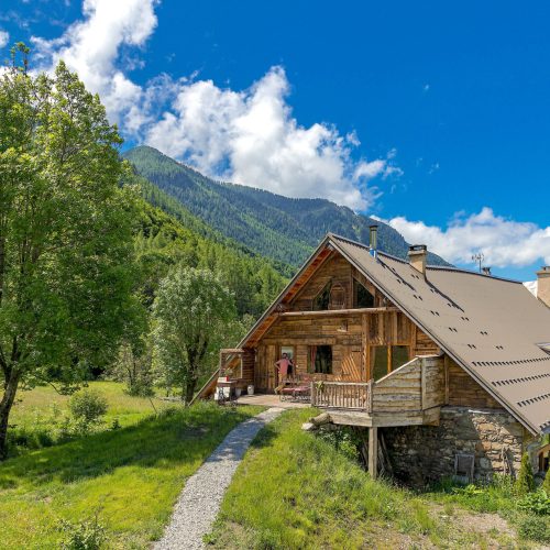 L’Écrin des Hautes Alpes, Eco-Gîte de Charme Ambiance Chalet de Montagne. À 1200m d'Altitude aux Portes du Parc National des Écrins.