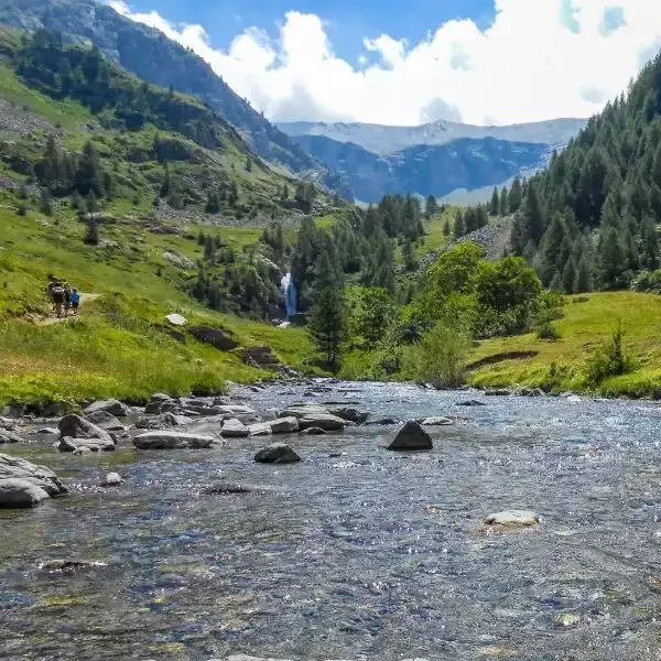 Rivière dans la vallée