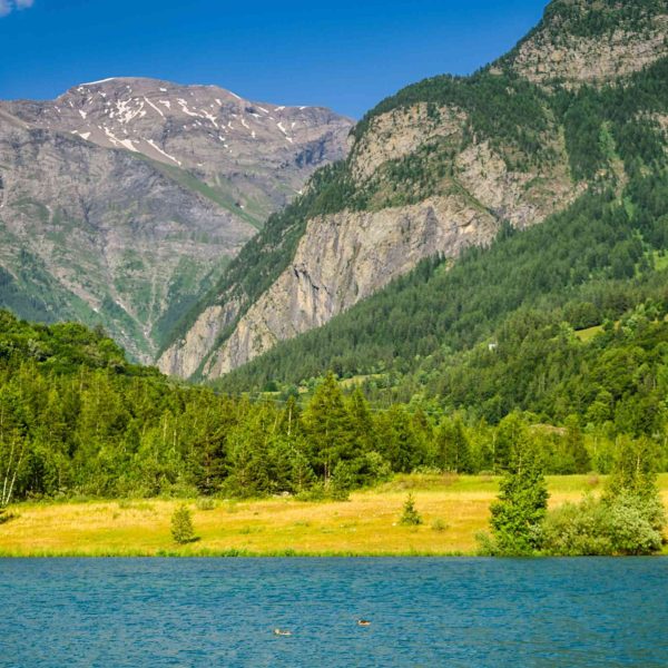 Lac d'altitude dans la vallée